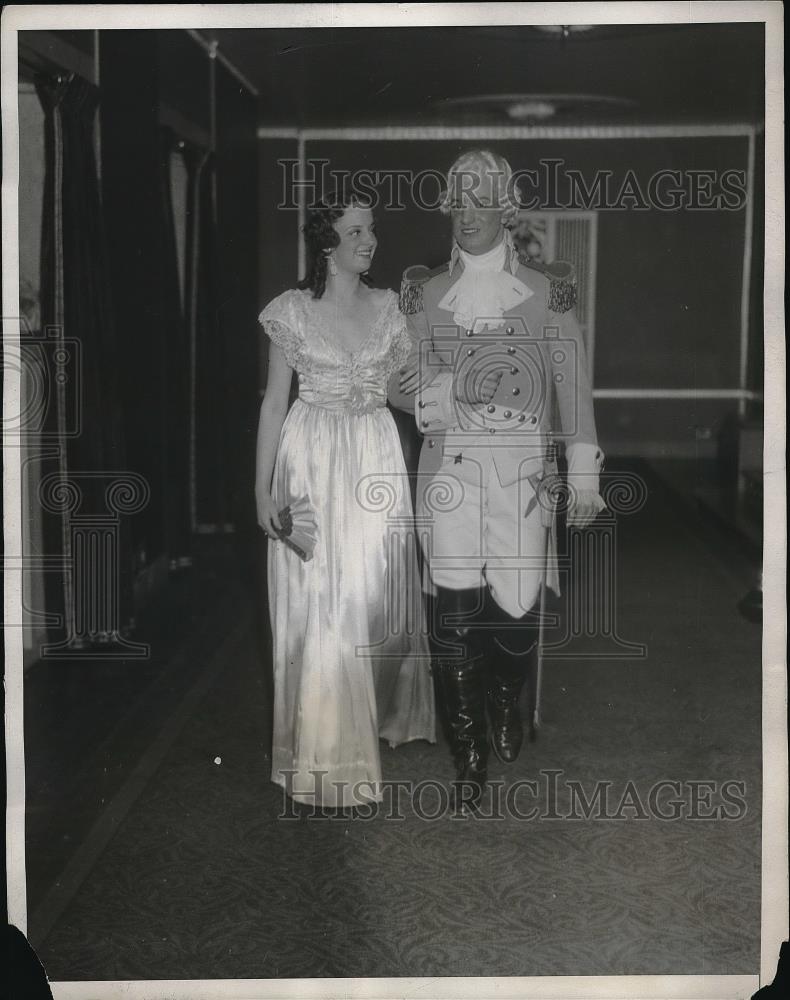 1932 Press Photo Inaugral ball in NYC, MS Huntington &amp; Emily CL Stevens - Historic Images