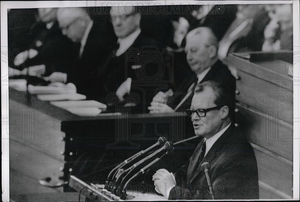 1967 Press Photo West German Foreign Minister Willy Brandt addresses Parliament - Historic Images