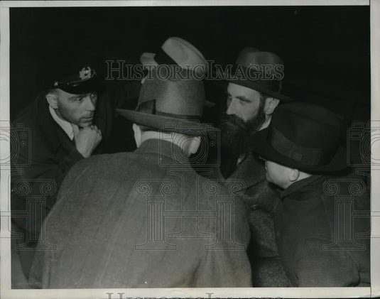 1934 Press Photo Russian explorer Otto Schmidt, Prof G Ushakogg & friends - Historic Images