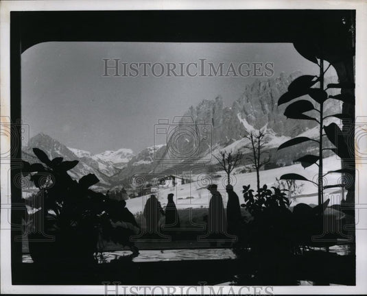 1959 Press Photo Cortina D'Ampezzo, Italy Dolomite Mts covered in snow - Historic Images