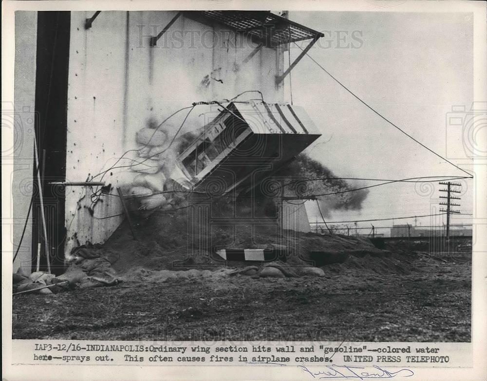 1954 Press Photo Wing Section Hits Wall and Gasoline in Indianapolis - Historic Images