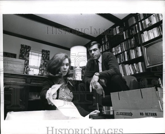 1970 Press Photo Mr & Mrs Stuart at their Great Falls, Va home - neb49067 - Historic Images