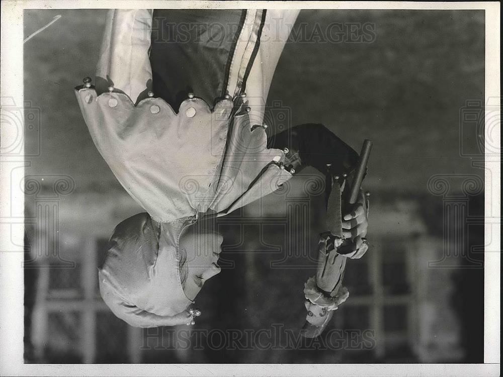 1932 Press Photo Olivia Jarrett of Princeton NJ May day parade Costume - Historic Images