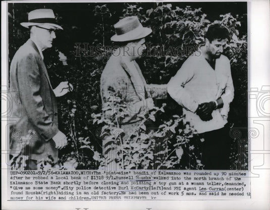 1956 Press Photo 'Pint size' bandit of Kalamazoo robbed bank toy Kalamazoo MI - Historic Images