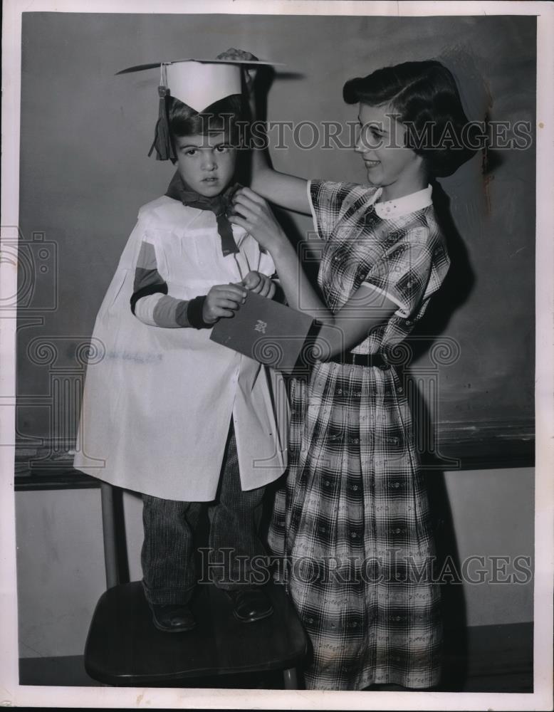 1955 Press Photo Joseph Waterwash, 6, Sally Schweizer, 13, Richmond Heights - Historic Images