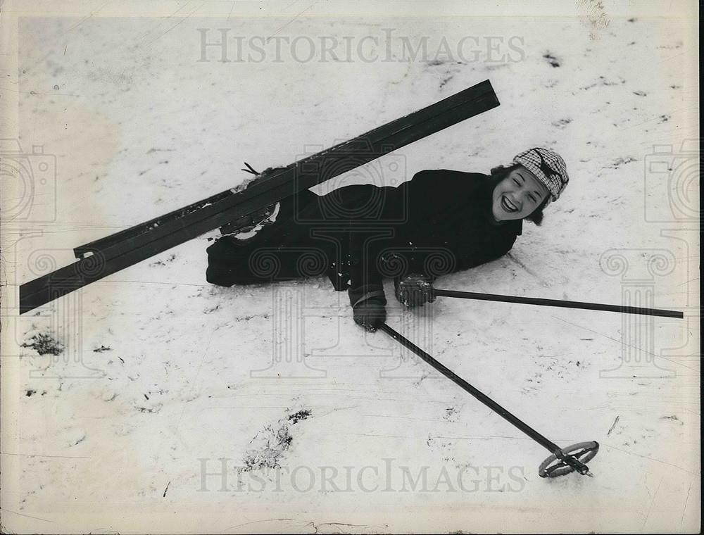 1938 Press Photo Mrs. Bob Swander Skiing - neb14082 - Historic Images