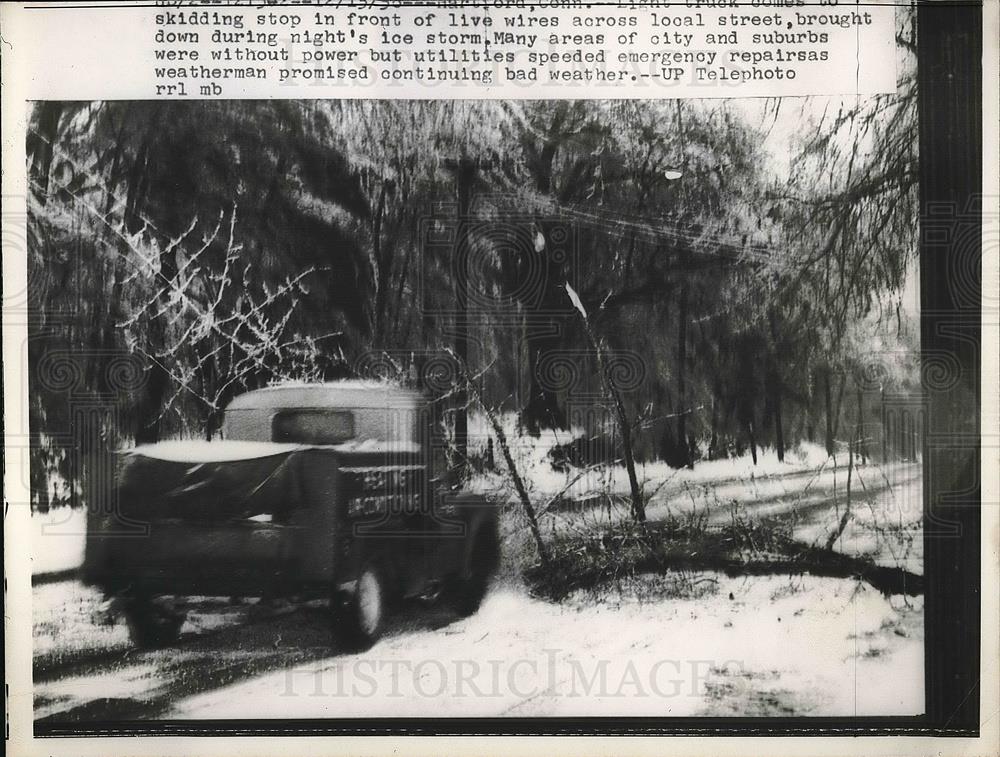 1956 Press Photo Cars dodge branches in streets downed by snowfall - Historic Images