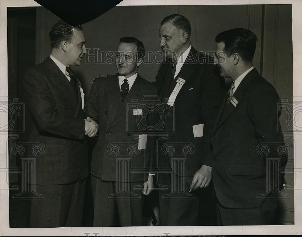 1935 Press Photo Asst Atty Donald Hornbeck Greets William Howell Lester Abele - Historic Images