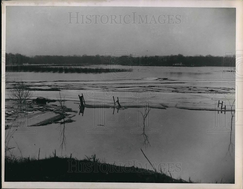 1951 Press Photo Farm Lands flooded Vermillion Ohio - Historic Images