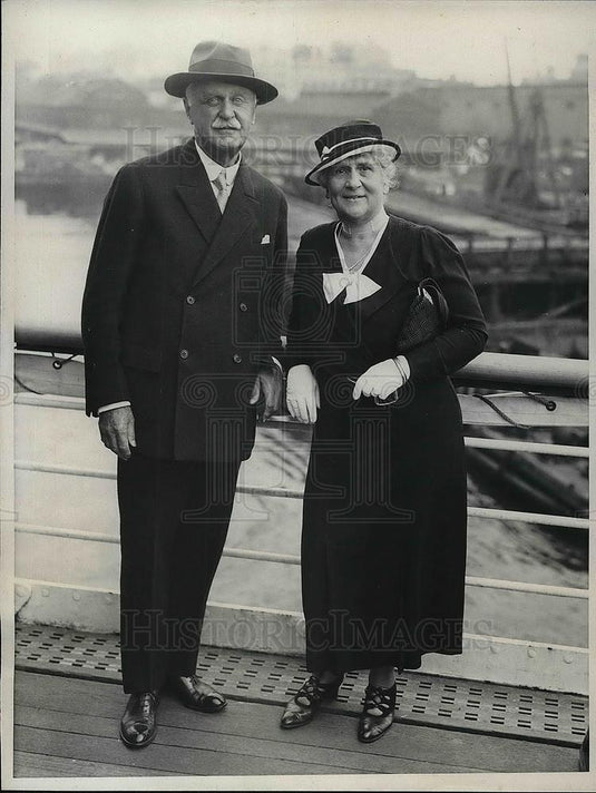 1933 Press Photo Financier Stephen Baker & wife arrive in NYC - neb12049 - Historic Images