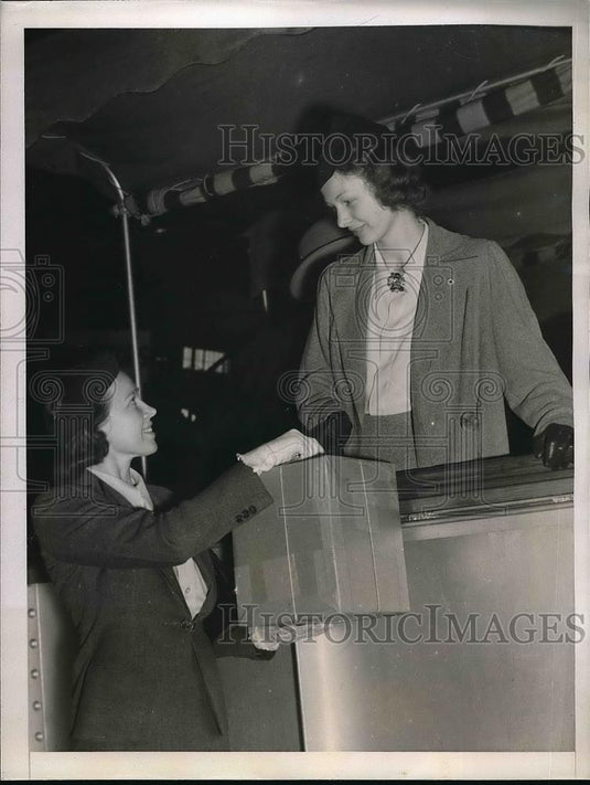 1938 Press Photo Miss Mary Carter Jones & Miss Florence Conard In New York City - Historic Images