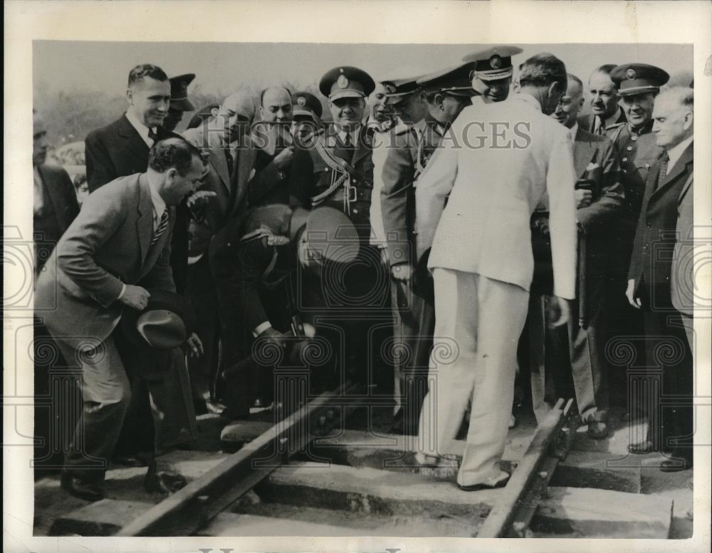 1942 Press Photo Argentine And Bolivian Presidents Meet At Border - neb47979 - Historic Images