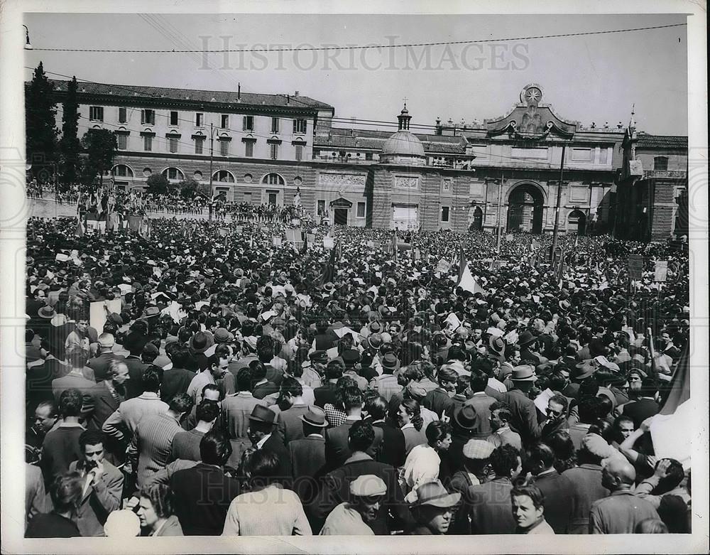 1946 Press Photo Rome,Italy crowds in Piazza del popolo protest King Umberto - Historic Images