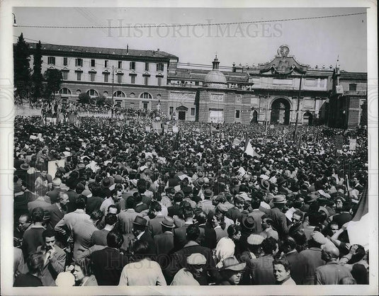 1946 Press Photo Rome,Italy crowds in Piazza del popolo protest King Umberto - Historic Images