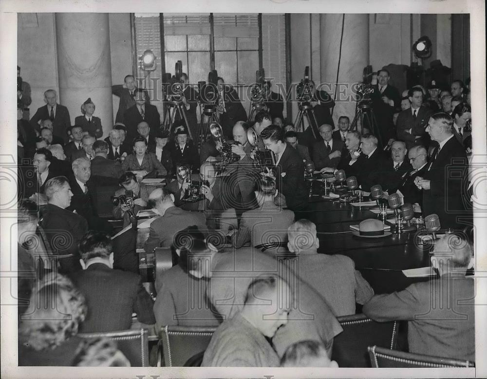 1945 Press Photo Former Vice President Henry Wallace Begins Testimony Senate - Historic Images