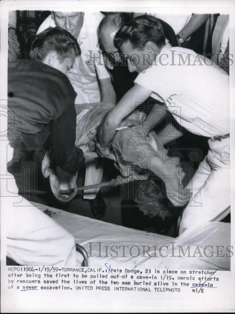 1959 Press Photo Torrance, Calif. Pete Dodge rescued from sewer line cave in - Historic Images