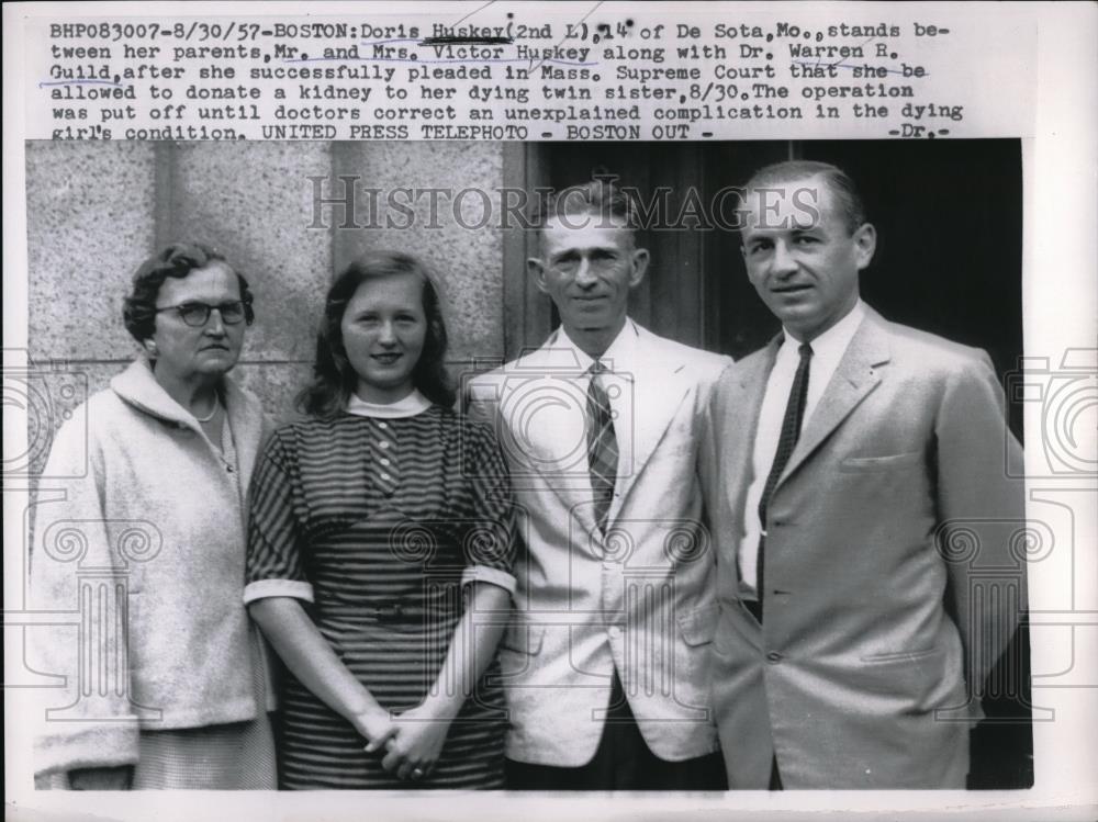 1957 Press Photo Doris Huskey, Mr. and Mrs. Victor Huskey, Dr. Warran Guild - Historic Images