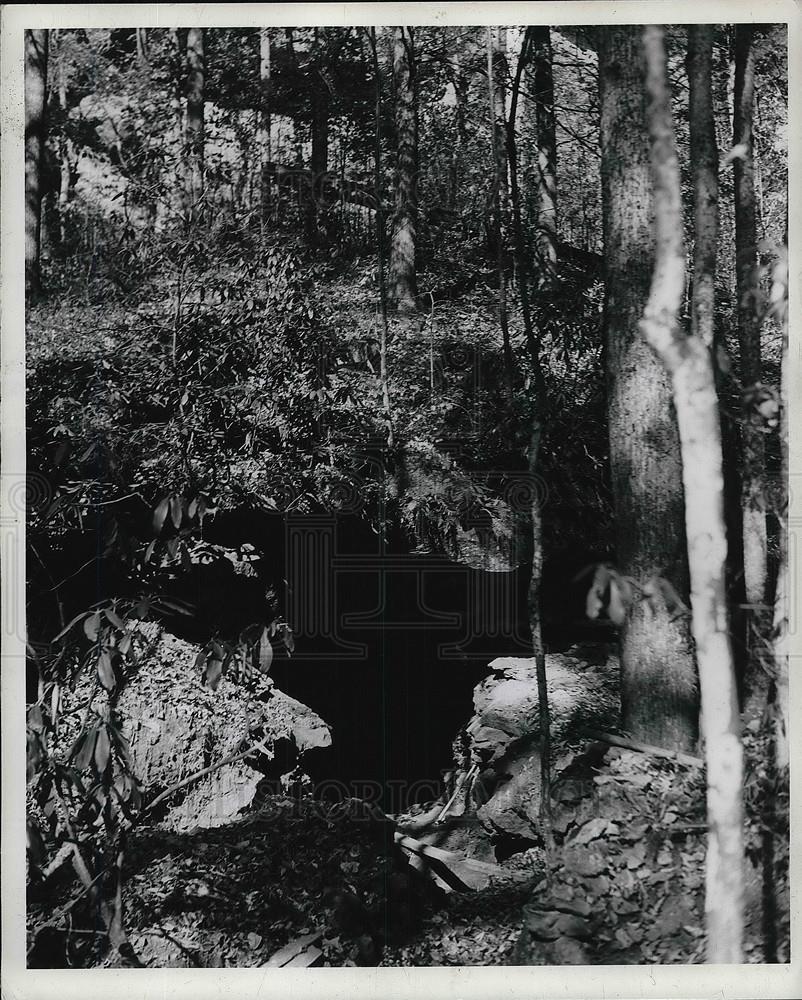 1937 Press Photo Entrance to Tight Hollow mines for exploration - Historic Images
