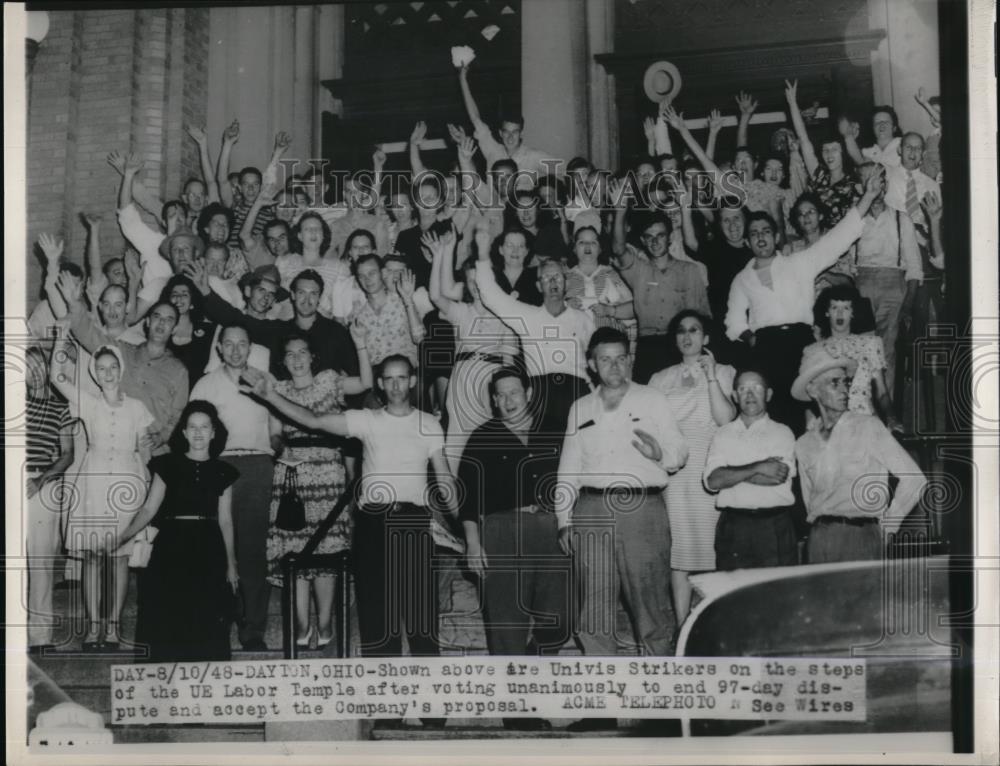 1948 Press Photo Dayton, Ohio Univis strikers at UE Labor temple - Historic Images