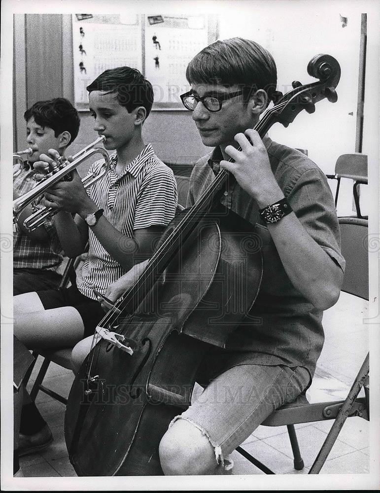 1968 Press Photo Cello Player Allen Radio &amp; Cornet Player John Reed Practicing - Historic Images