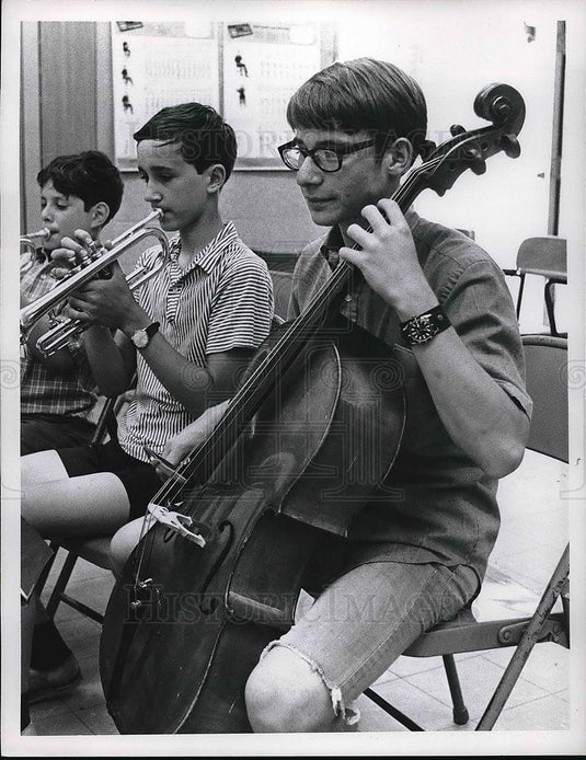 1968 Press Photo Cello Player Allen Radio & Cornet Player John Reed Practicing - Historic Images