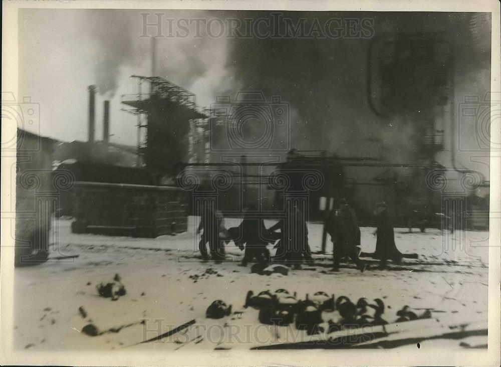 1928 Press Photo Blast in refining plant of Beacon Oil Company, Everett, MA - Historic Images