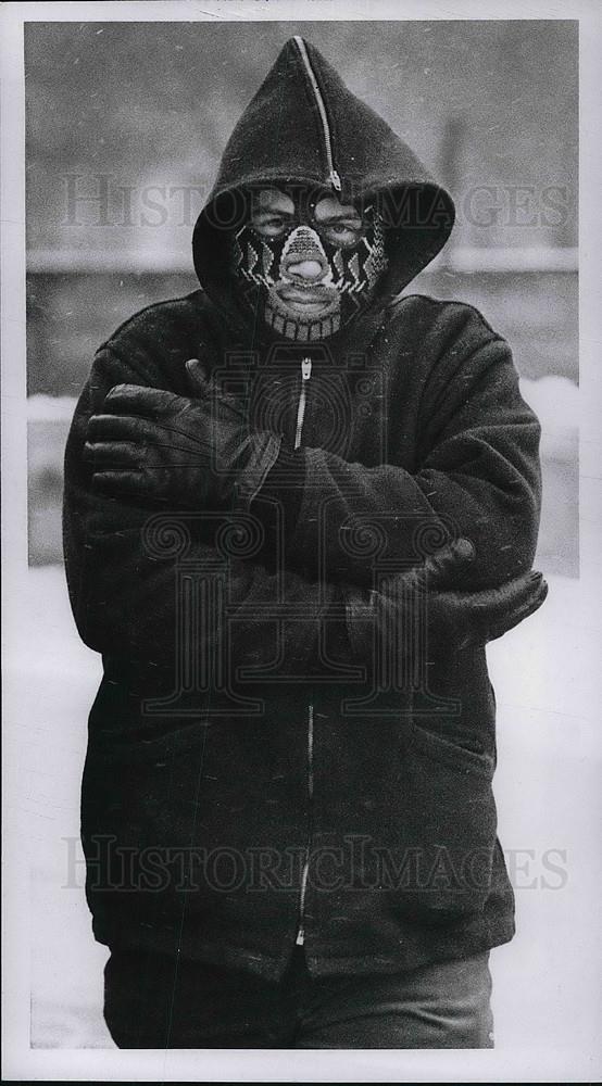 1970 Press Photo Richard Claypoole Of Woodmere Dresses For The Elements - Historic Images