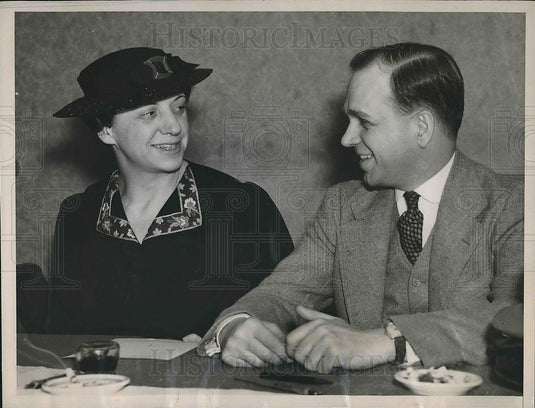1937 Press Photo Dr. Edith Sappington & Dr. Robert Hood Speak in San Francisco - Historic Images