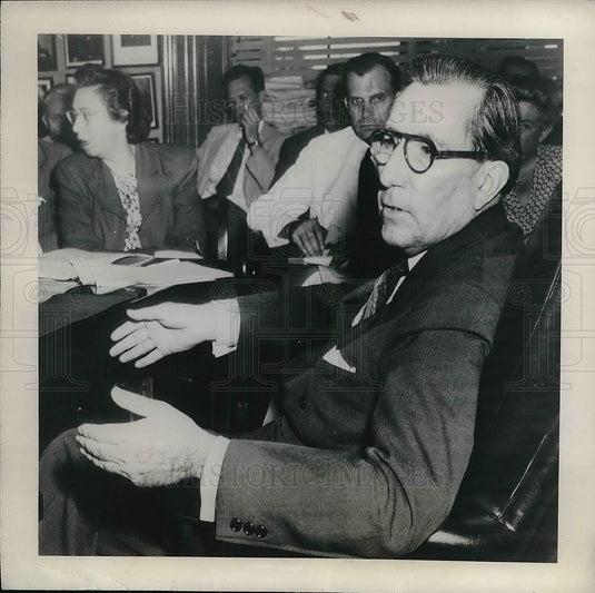 1948 Press Photo Sen. Claude Pepper Talks to Newsmen - Historic Images
