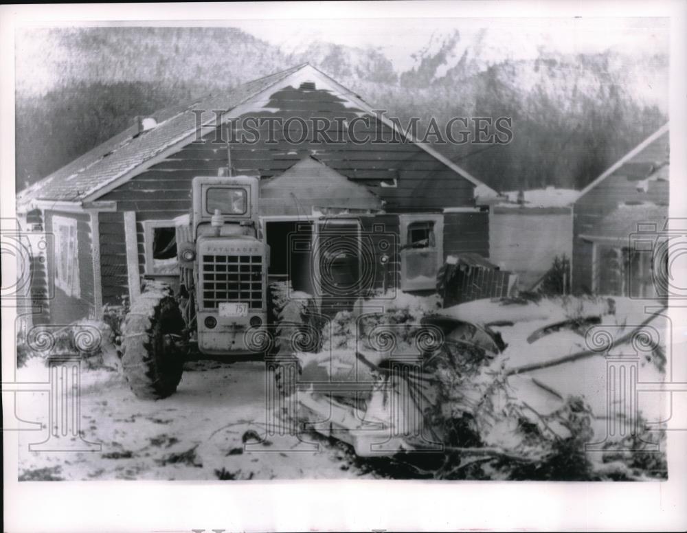 1962 Press Photo Snowed in building in Juneau Alaska - Historic Images