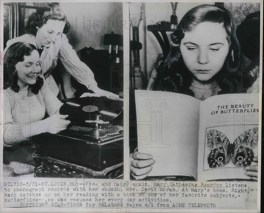 1947 Press Photo Mary Catherine Reardon and Mrs David Moran listening to records - Historic Images