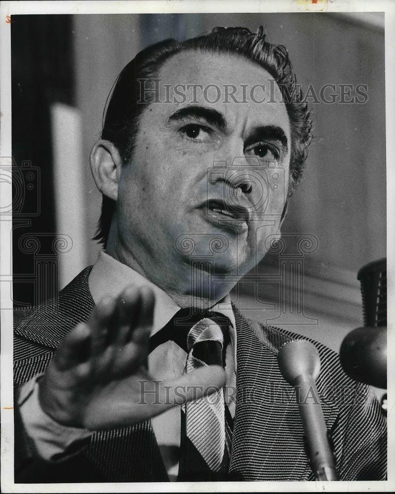 1972 Press Photo George Wallace speaking to a crowd - Historic Images