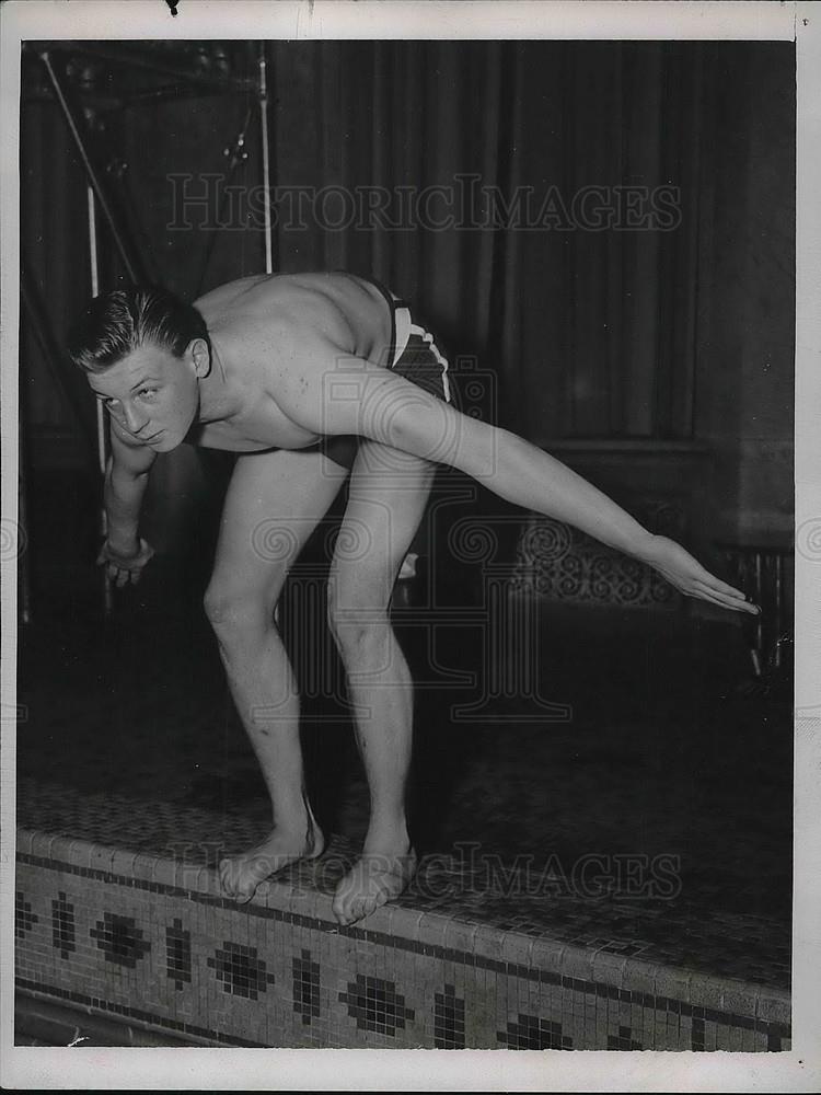 1939 Press Photo Swimmer Otto Joretz ready to enter a pool - Historic Images