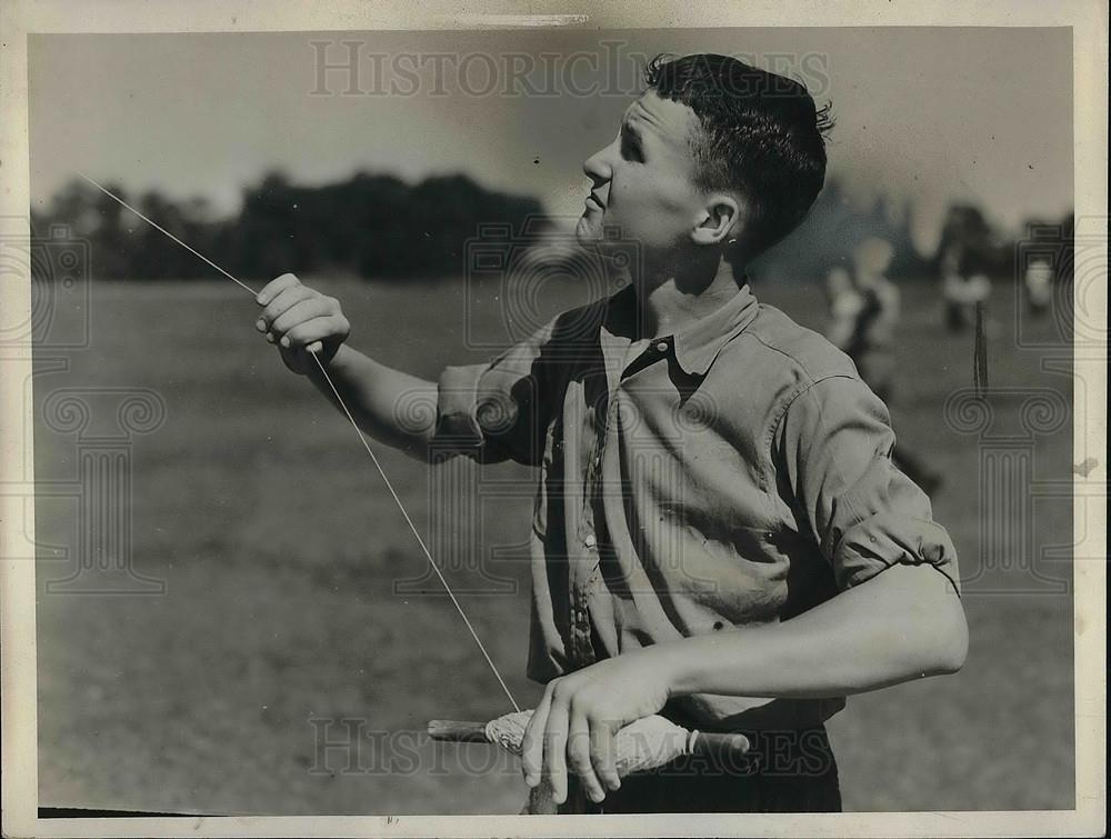 1938 Press Photo Norman Reinhart at Age 14 at Almira Playground Flying Kite - Historic Images