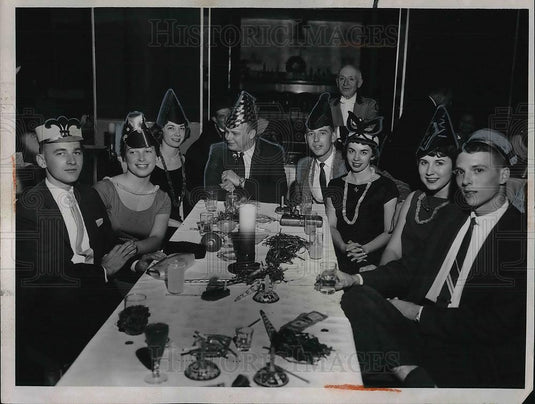 1959 Press Photo New Year's Eve, Robert Mallett, Katie Keir, Elaine Stevens - Historic Images