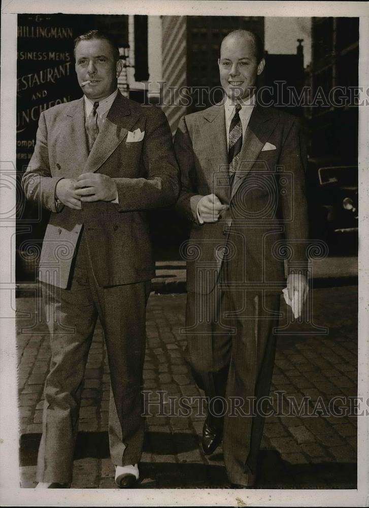 1938 Press Photo Robert Jones Policeman &amp; Raymond R. Stilley Witness In New York - Historic Images