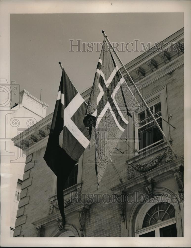 1940 Press Photo Wash.D.C. Danish flag at Embassy in the city - neb47487 - Historic Images