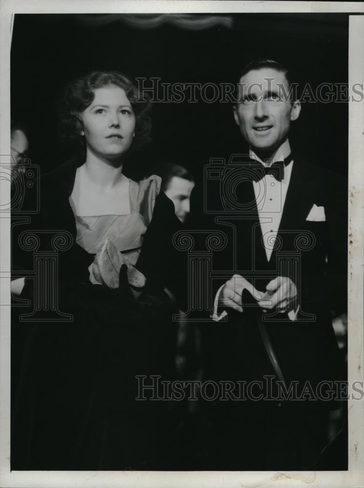 1934 Press Photo Josephine Hutchinson &amp; Jimmy Townsend at LA, Cal movie premier - Historic Images