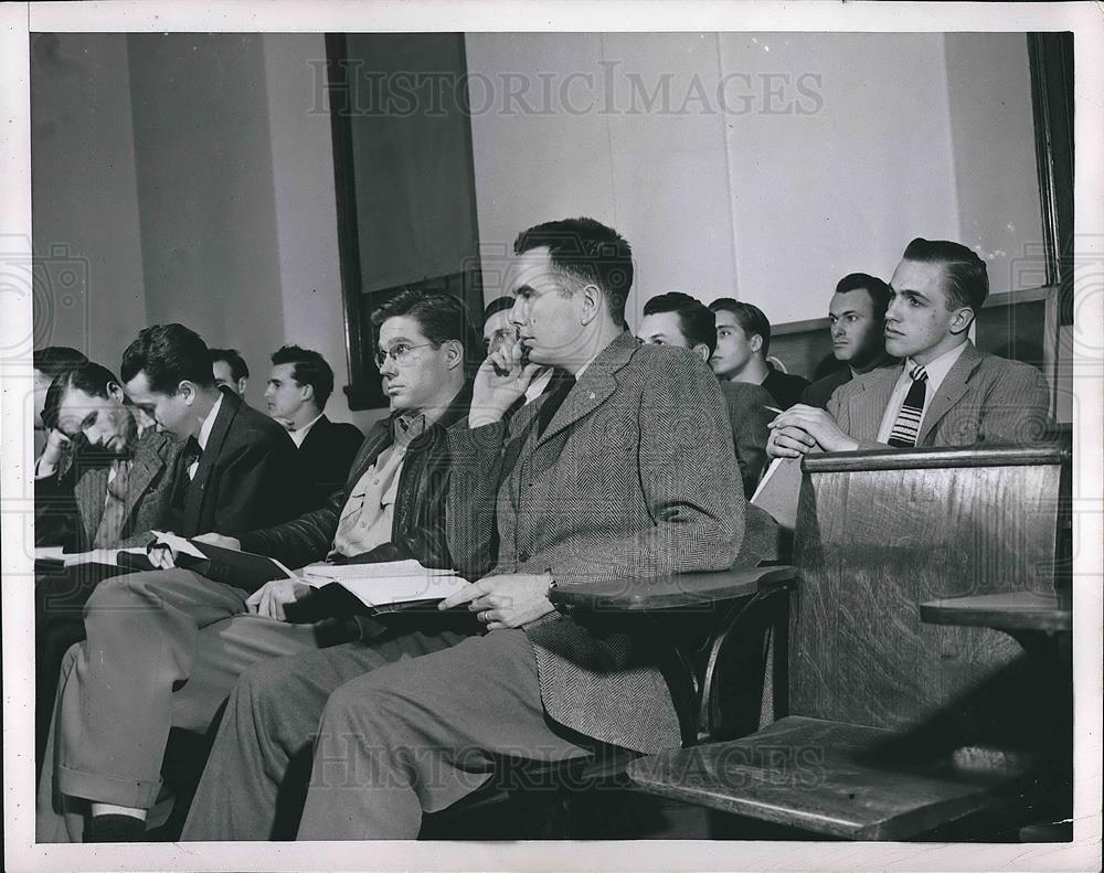 1957 Press Photo GI in College - Historic Images