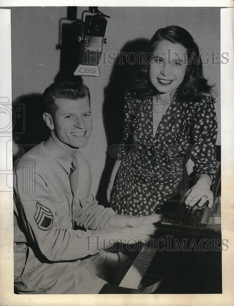 1943 Press Photo Sgt. Eugene List, pianist, Carroll Glenn, Violinist - neb48409 - Historic Images