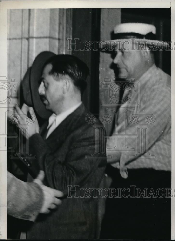 1939 Press Photo Chicago, Karl Langer questioned in suicide of wife Adela - Historic Images