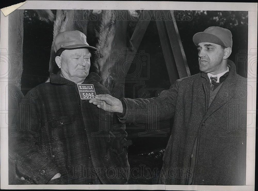 1937 Press Photo Sen Sherman Minton Goes Deer Hunting With Vice President - Historic Images