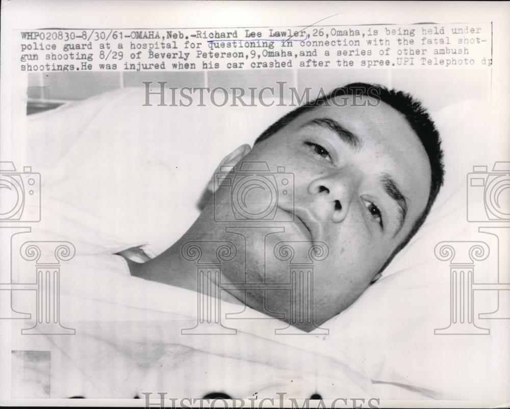 1961 Press Photo Richard Lee lawler Being held in connective of shooting - Historic Images