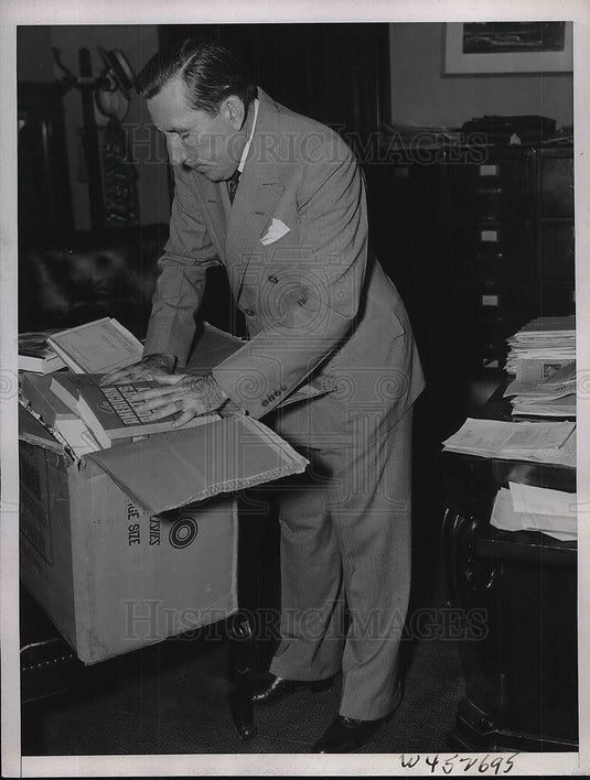 1938 Press Photo Senator Claude Pepper Packs Up His Belongings in Washington DC - Historic Images