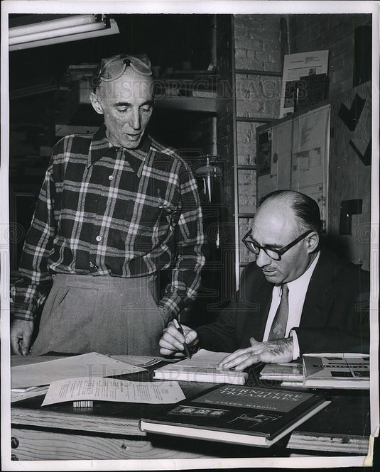 1955 Press Photo Sam Kuhn of (Your Workshop) & an amateur woodworker - Historic Images