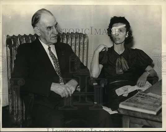 1936 Press Photo Akron, Ohio Mr & Mrs David meaner after acid attack on her - Historic Images