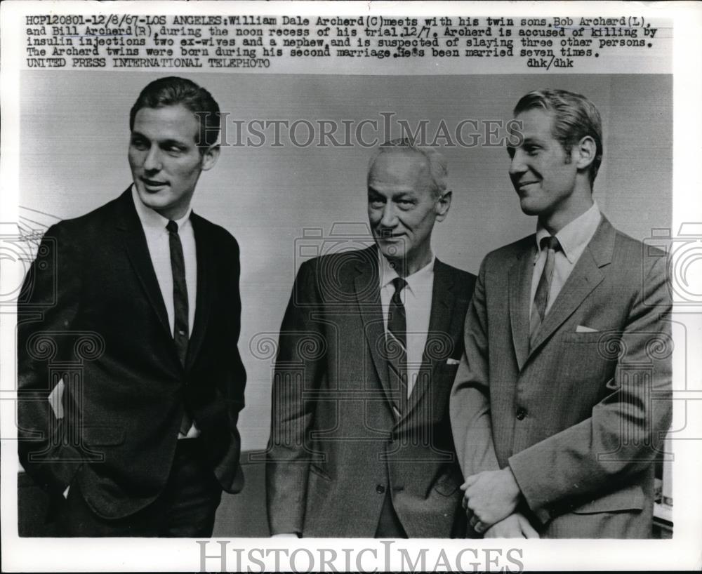 1967 Press Photo William Dale Archbald With His Twin Sons During Recess - Historic Images