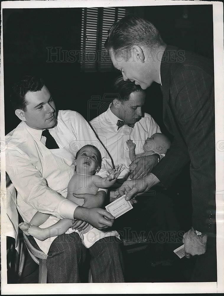 1947 Press Photo NYC, Irv LeBlang,Wm Gause Expectant Fathers Club - Historic Images