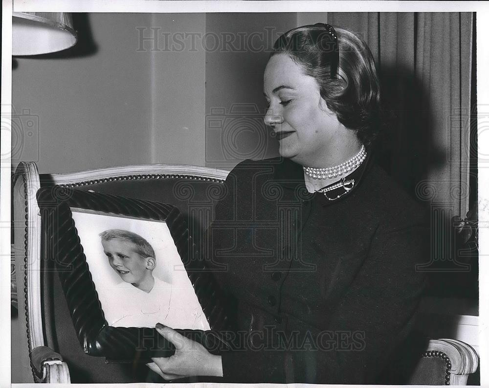 1955 Press Photo Chicago, Mrs Patricia Heller &amp; photo of son she lost custody of - Historic Images