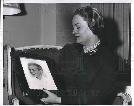 1955 Press Photo Chicago, Mrs Patricia Heller & photo of son she lost custody of - Historic Images